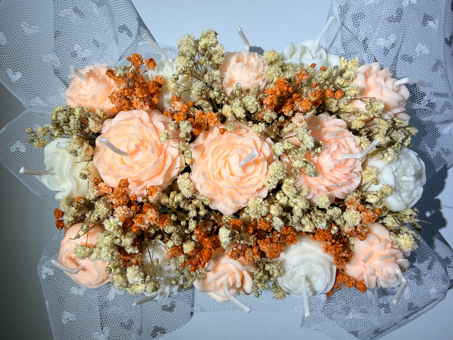 Handgemachter KerzenblumenstrauĂ aus Wachs Realistische Blumenkerze, Geschenk & Dekoration in Pastellfarben.