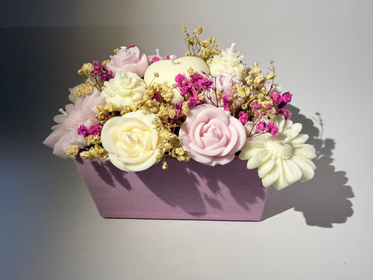 Blumengesteck aus Kerzen Violett Dream