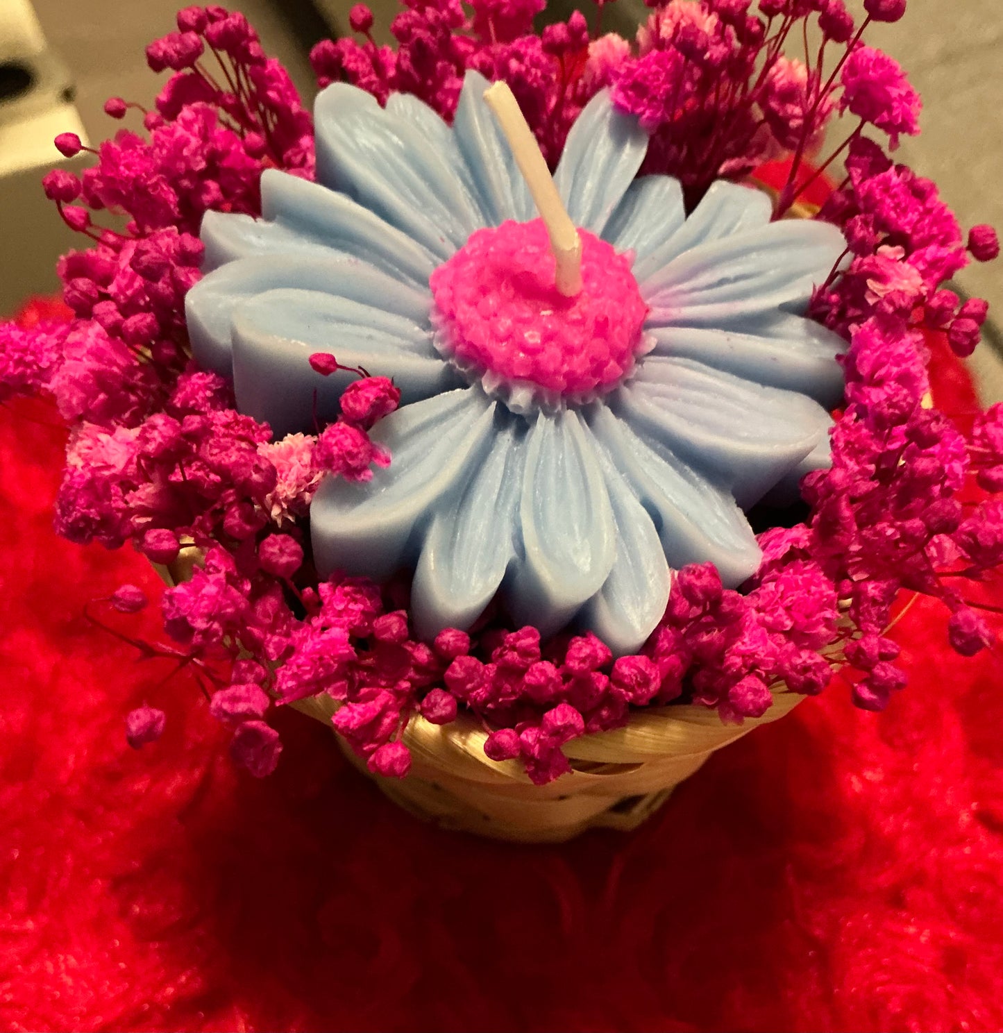 Kleiner Blumentopf mit Blumenkerze