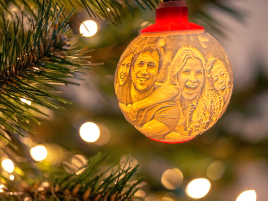 Personalisierte leuchtende Weihnachtskugel mit deinem Wunschfoto