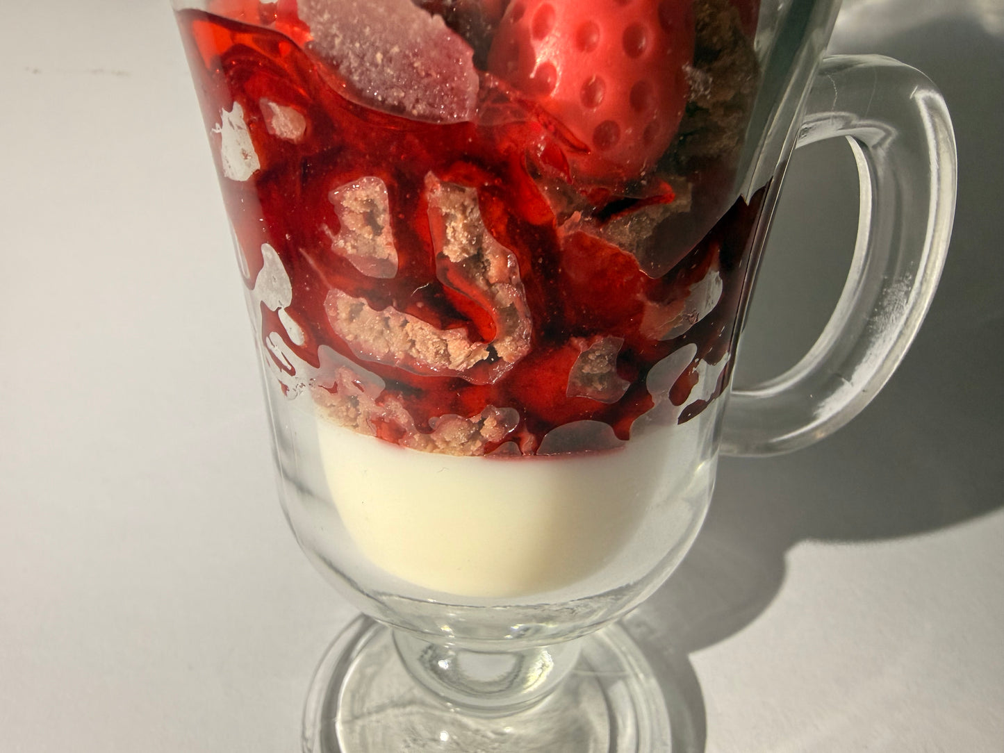 Erdbeerbecher Kerze