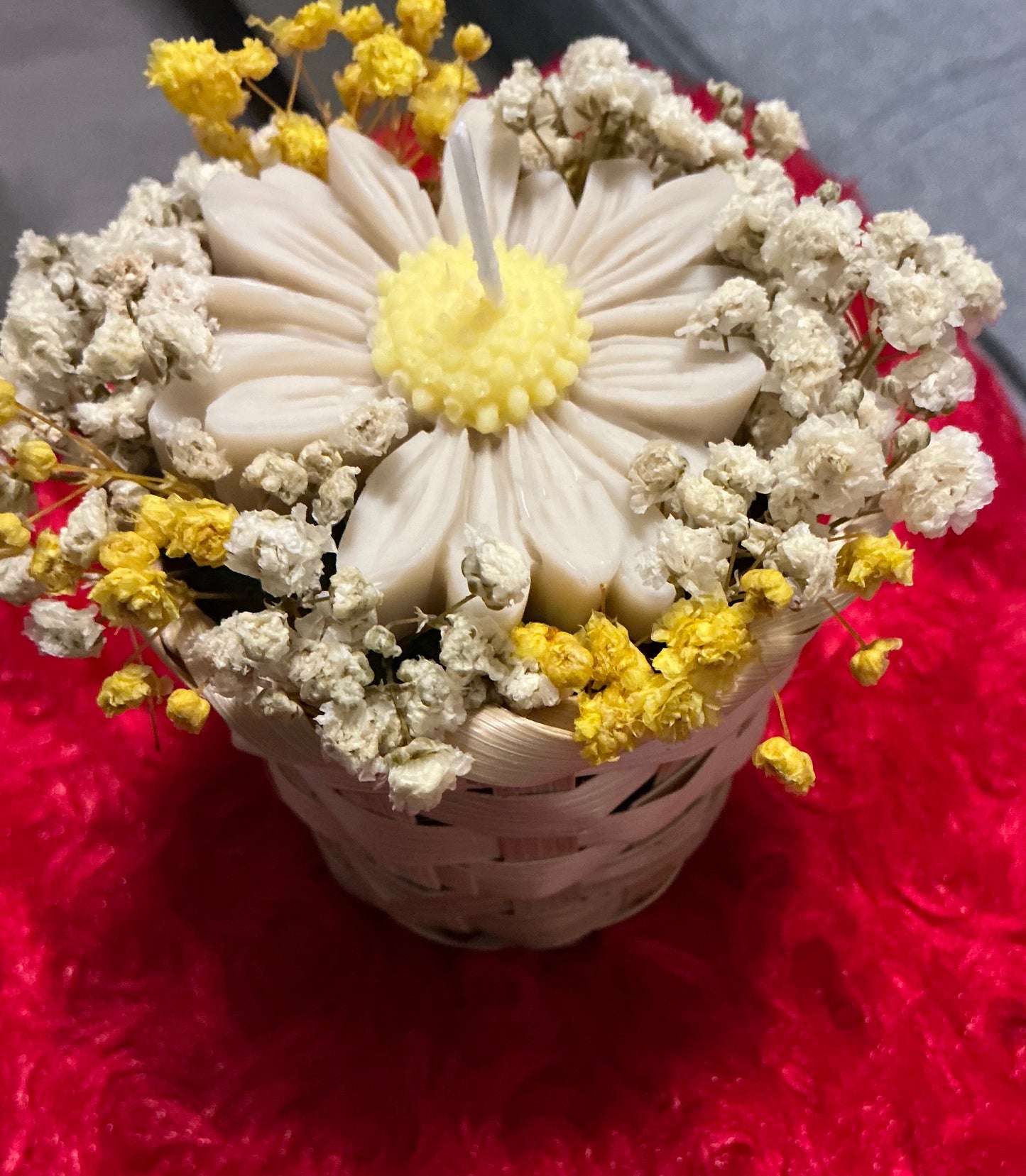 Kleiner Blumentopf mit Blumenkerze