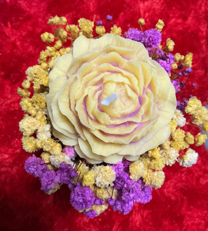 Kleiner Blumentopf mit Blumenkerze