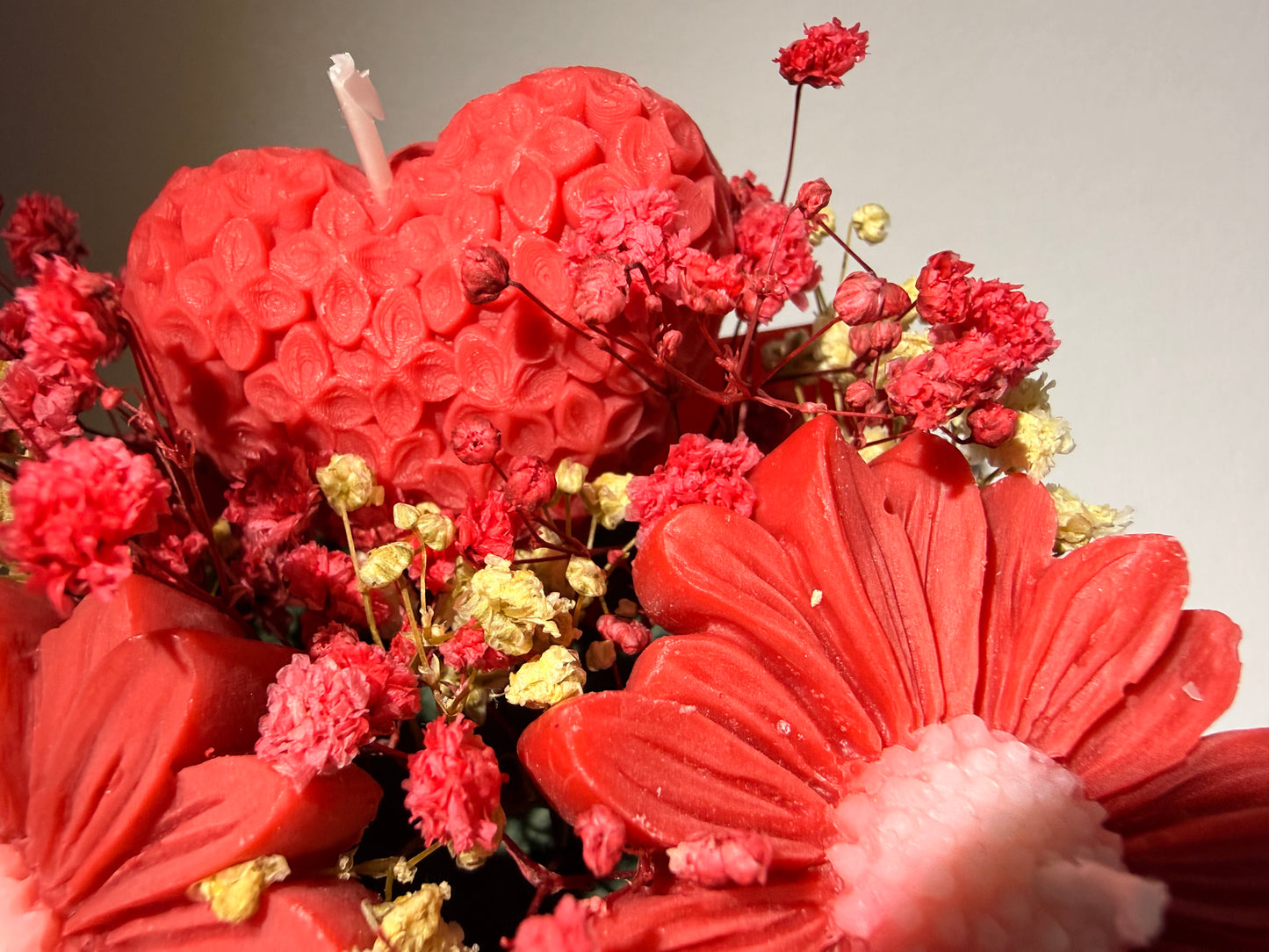 Kerzen Blumenstrauß Gesteck Herz Rot Muttertag