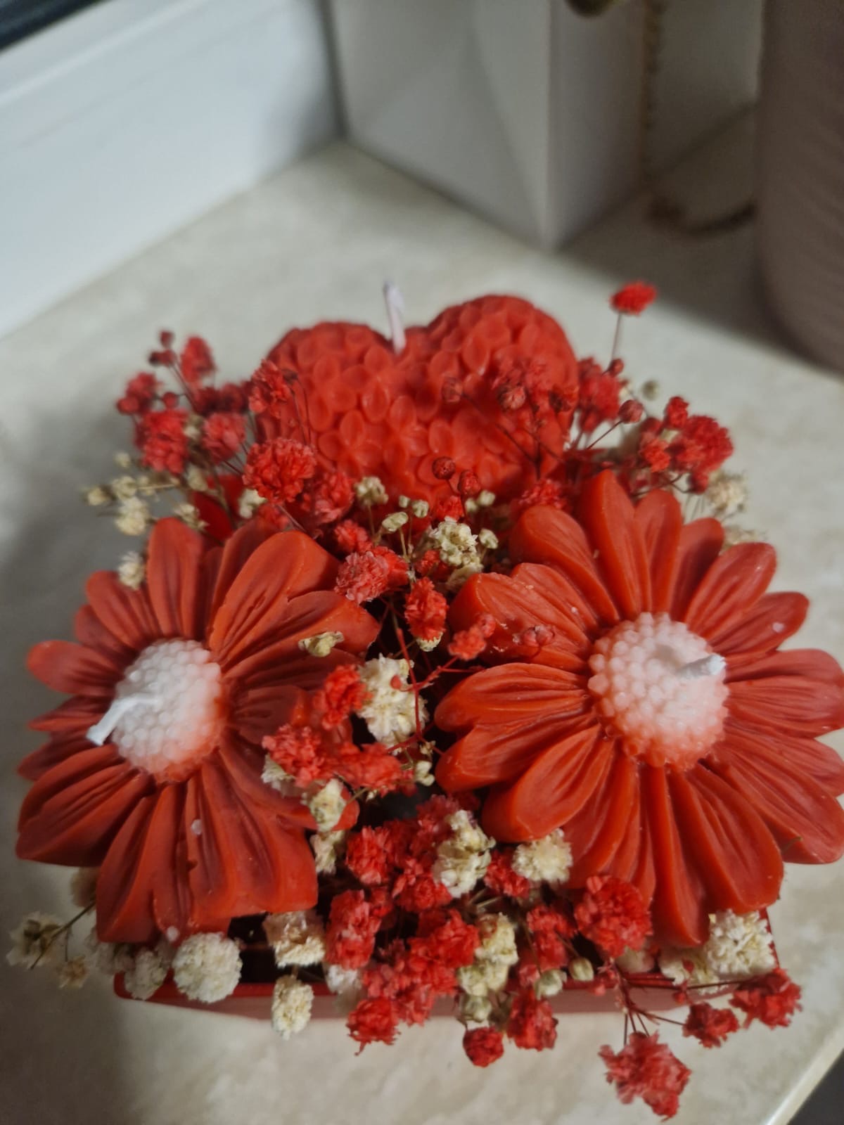 Kerzen Blumenstrauß Gesteck Herz Rot Muttertag