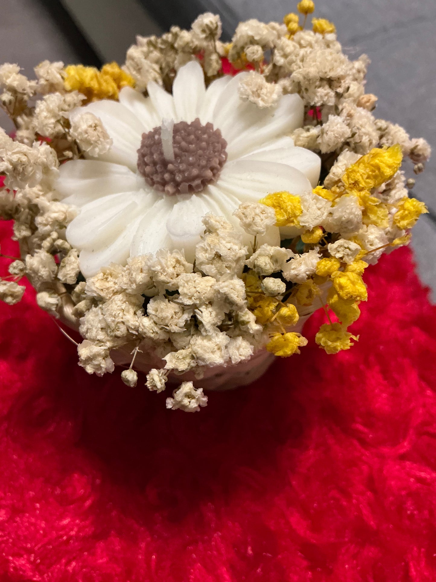 Kleiner Blumentopf mit Blumenkerze