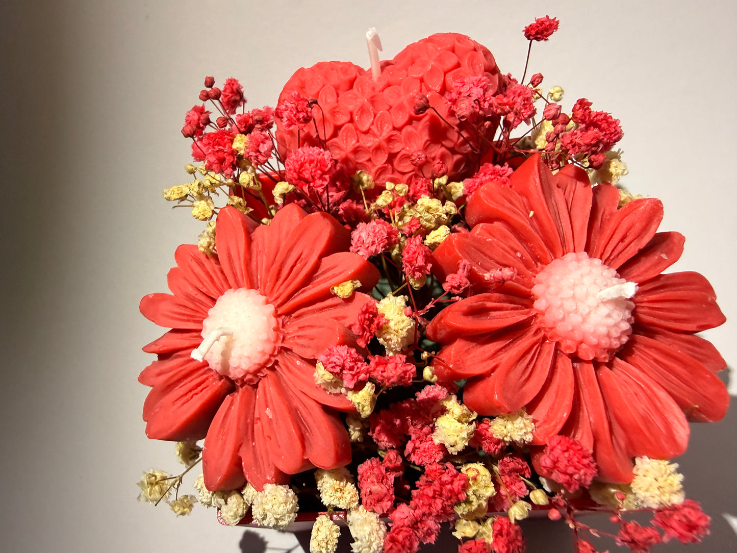 Kerzen Blumenstrauß Gesteck Herz Rot Muttertag