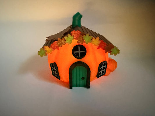 Kürbishaus beleuchtet